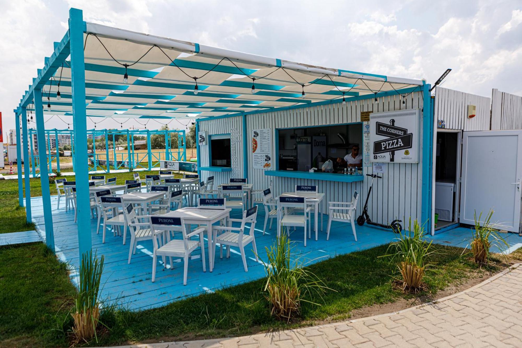 Detaliu pergolă și terasă restaurant
